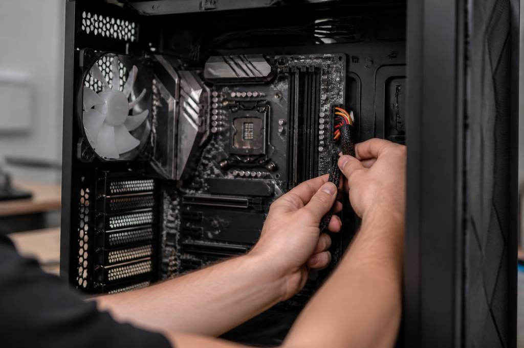 Branchement carte mère : guide complet pour bien connecter son pc
