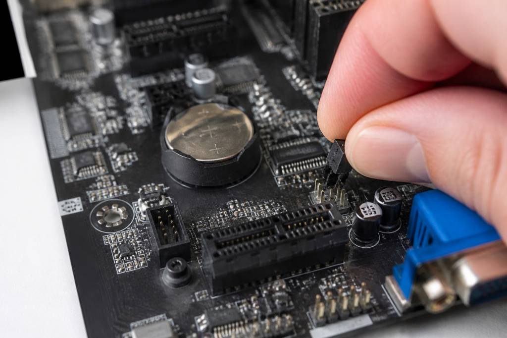 Cmos reset : comment réinitialiser le bios de son ordinateur en toute sécurité